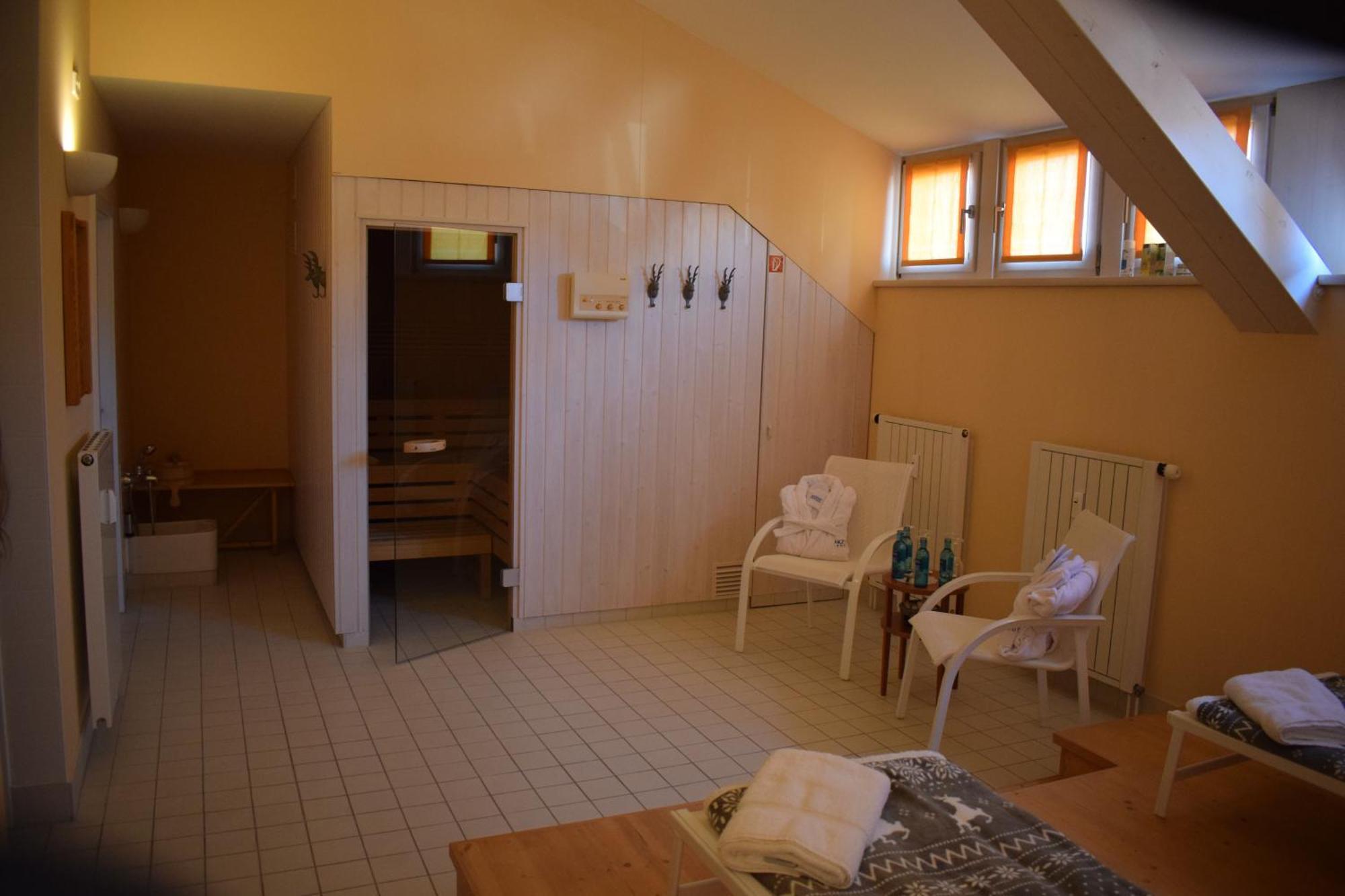 Akzent Hotel Goldner Hirsch 卡门茨 外观 照片