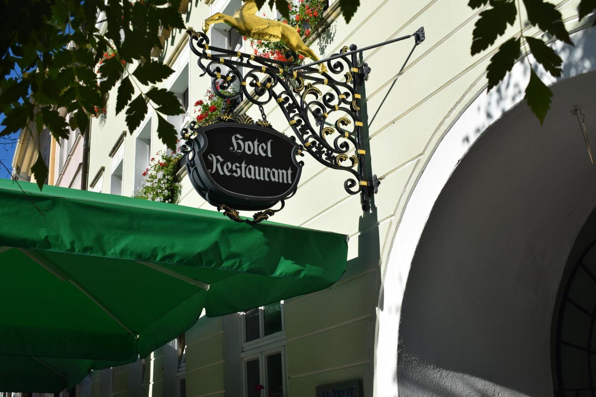 Akzent Hotel Goldner Hirsch 卡门茨 外观 照片