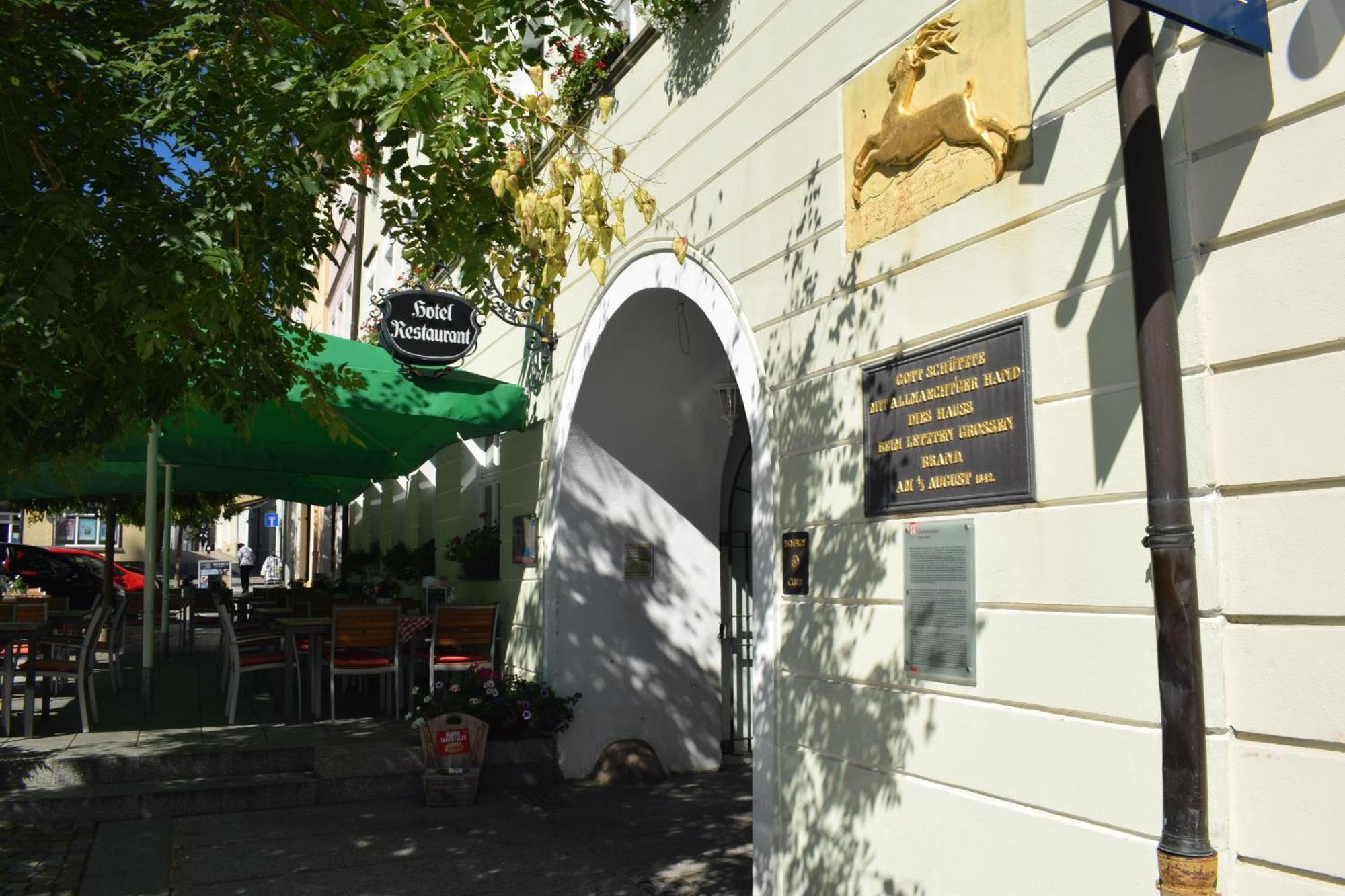 Akzent Hotel Goldner Hirsch 卡门茨 外观 照片