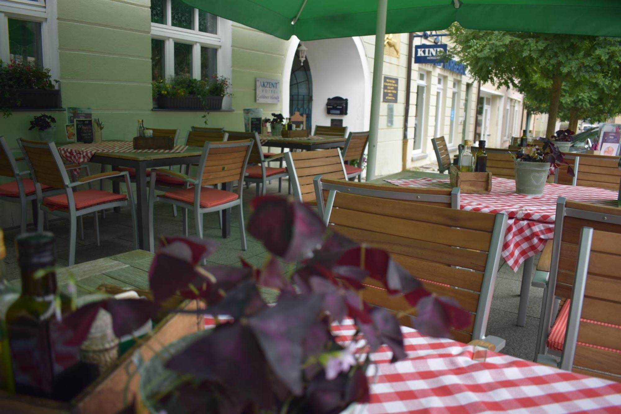 Akzent Hotel Goldner Hirsch 卡门茨 外观 照片