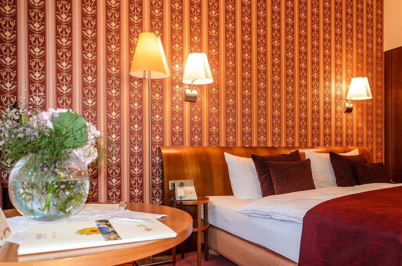 Akzent Hotel Goldner Hirsch 卡门茨 外观 照片