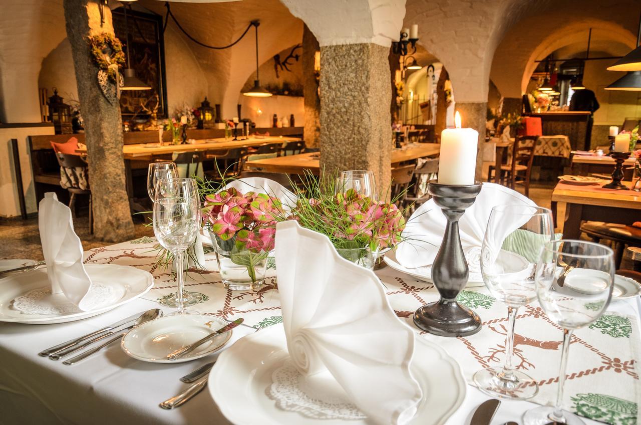Akzent Hotel Goldner Hirsch 卡门茨 外观 照片