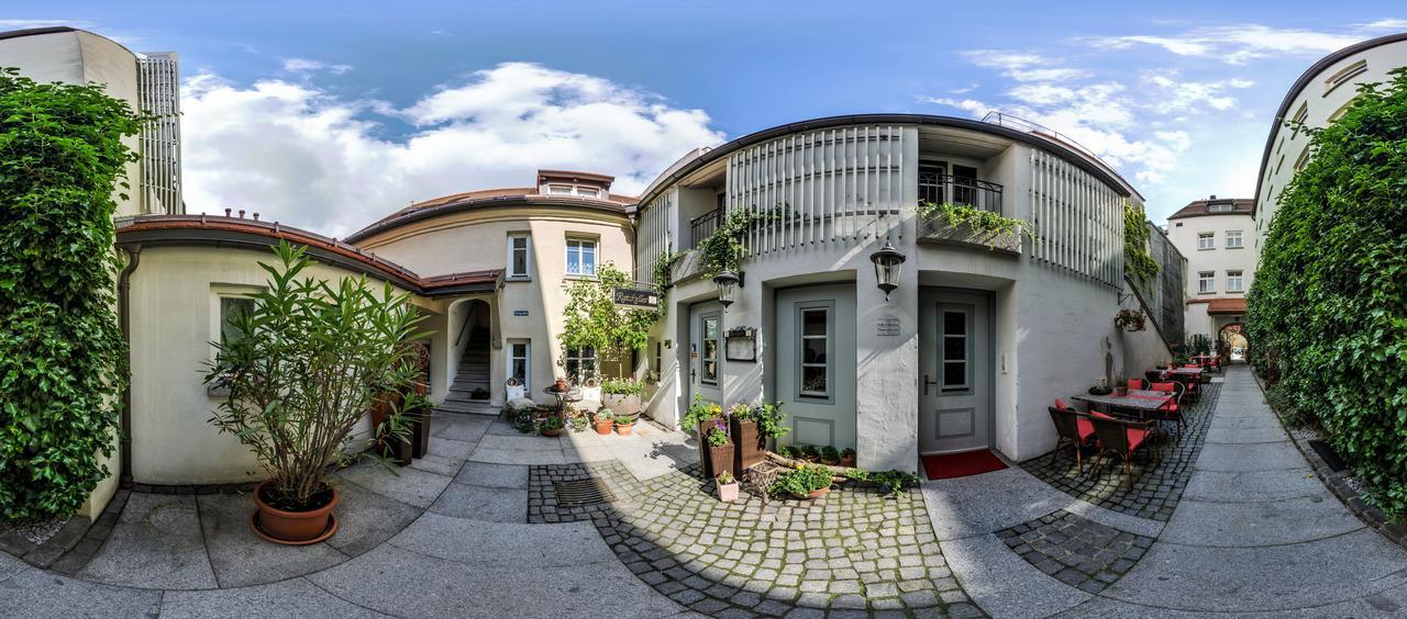 Akzent Hotel Goldner Hirsch 卡门茨 外观 照片