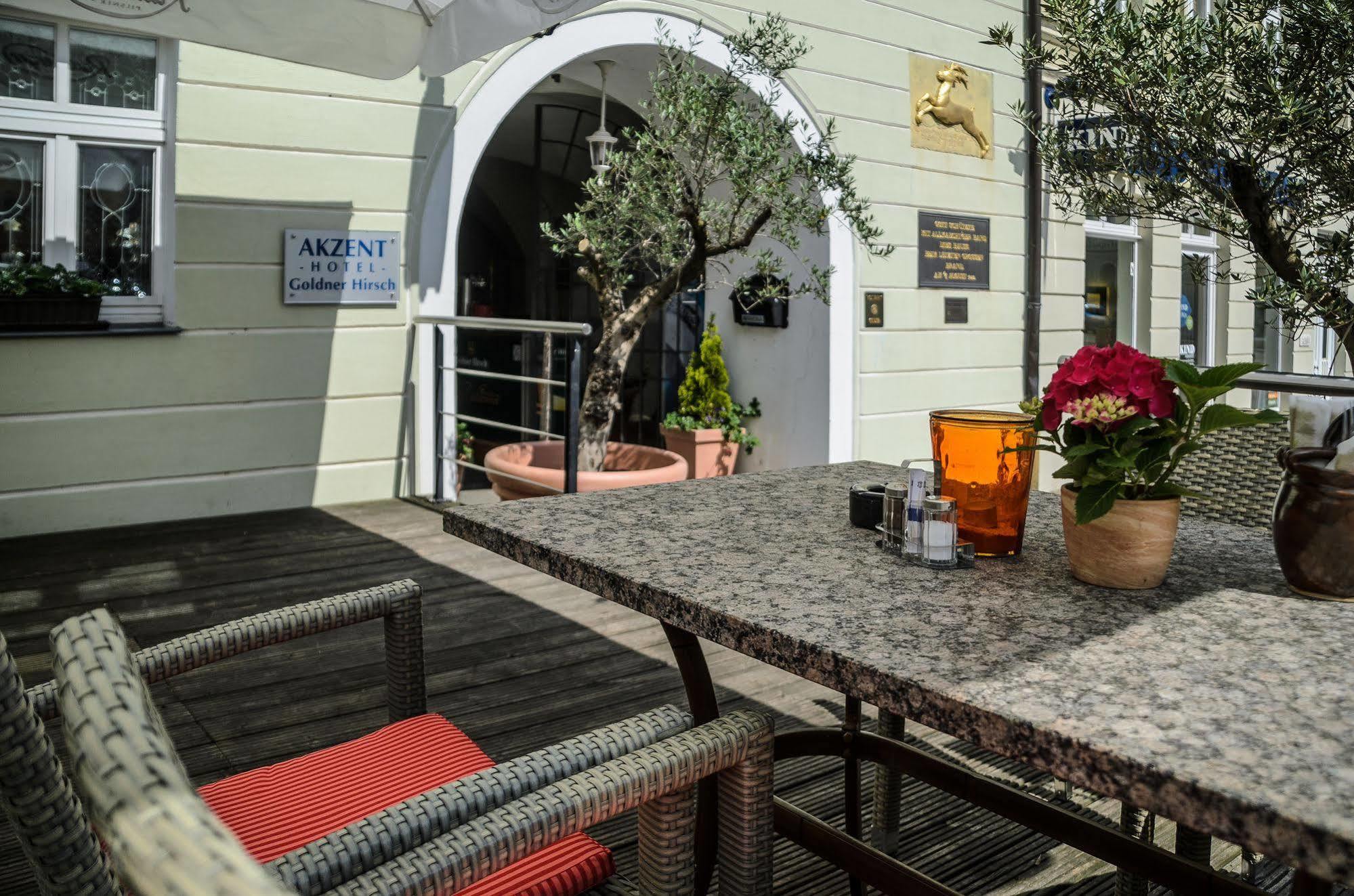 Akzent Hotel Goldner Hirsch 卡门茨 外观 照片