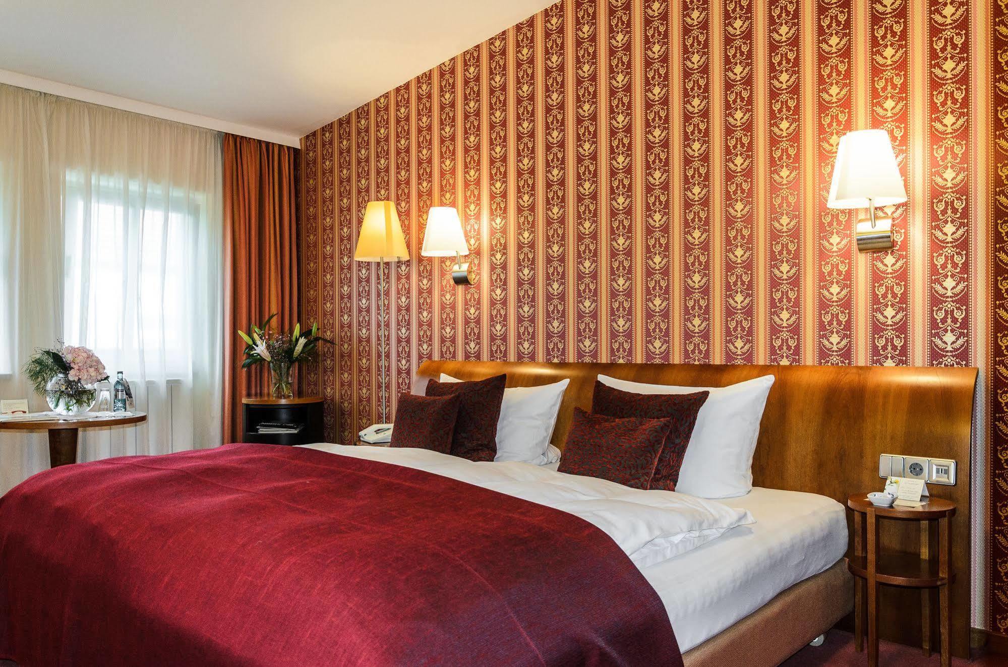 Akzent Hotel Goldner Hirsch 卡门茨 外观 照片